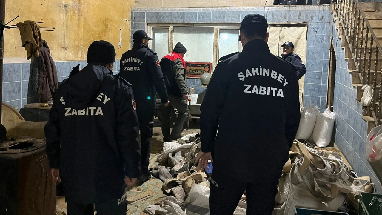 Şahinbey ekipleri, bin 300 kilo sağlıksız sakatatı imha etti