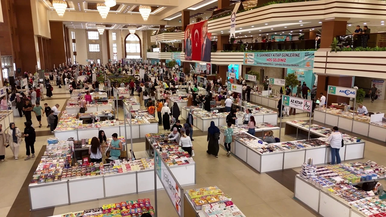 Şahinbey kitap fuarını 150 bin kişi ziyaret etti
