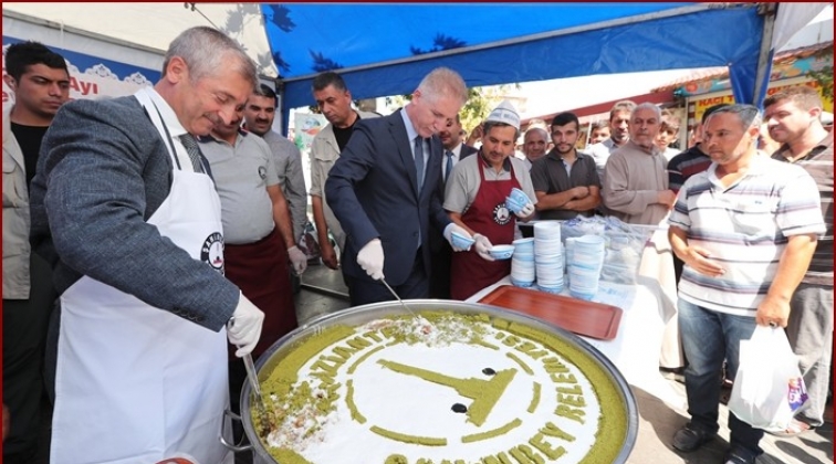 Şahinbey'de aşure ikramı başladı