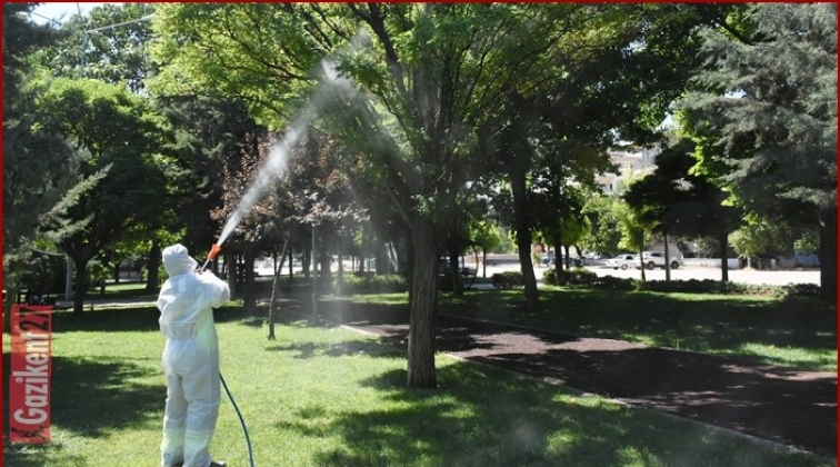 Şahinbey'de park ve yeşil alanlara ilaçlama