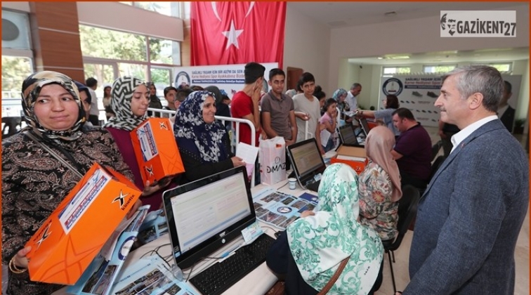 Şahinbey'in spor ayakkabısı dağıtımı s&uuml;r&uuml;yor