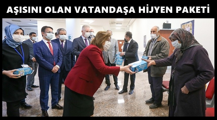 Şahin'den aşı olanlara hijyen paketi...