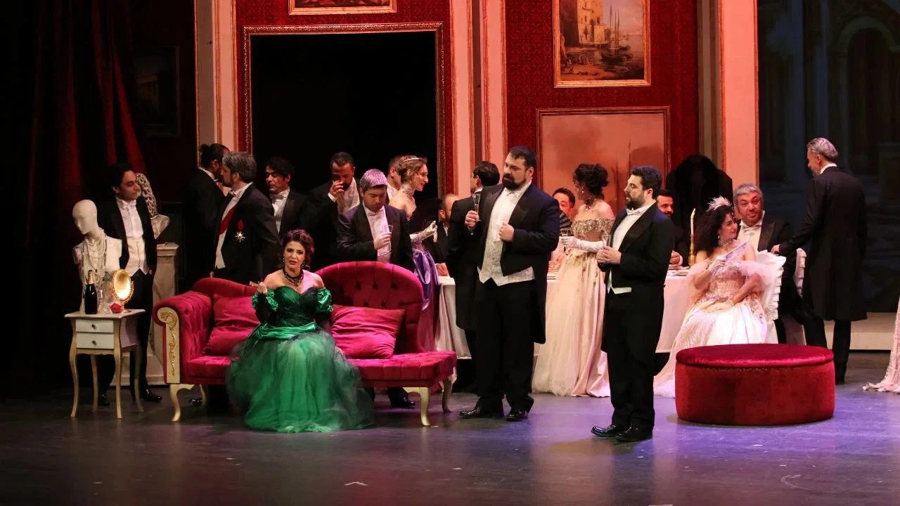 Samsun Devlet Opera ve Balesi 'La Traviata' operasını sahneledi