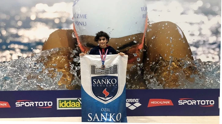 Sanko Okulları öğrencisi yüzmede bronz madalya kazandı