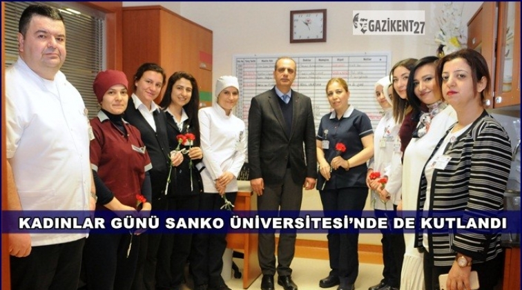SANKO &Uuml;niversitesi&rsquo;nden kadın personele karanfil