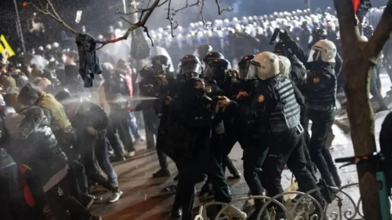 Saraçhane eylemleri davasında yargılananların yurt dışı çıkış yasağı kaldırıldı