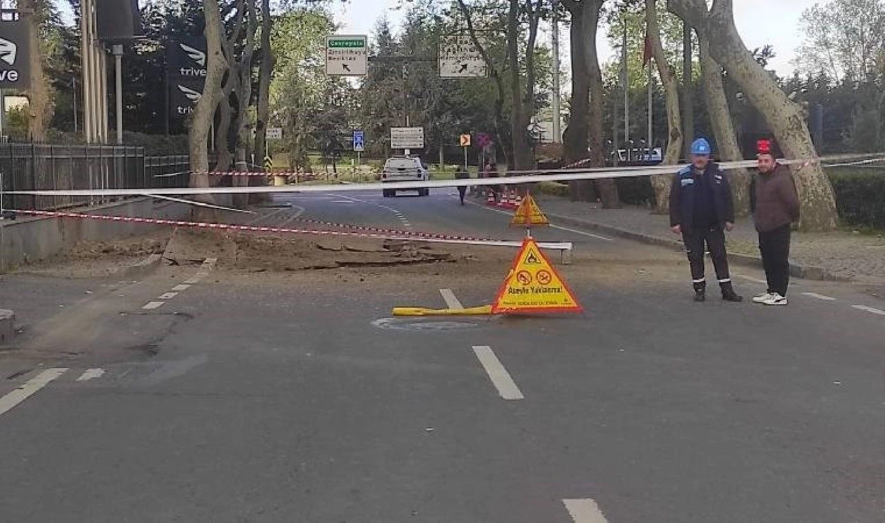Sarıyer'de yol çöktü... Eski Büyükdere Caddesi trafiğe kapatıldı!