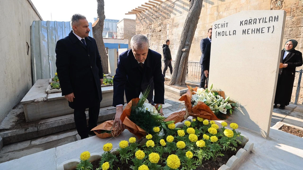 Şehit Şahinbey ve Karayılan mezarı başında anıldı