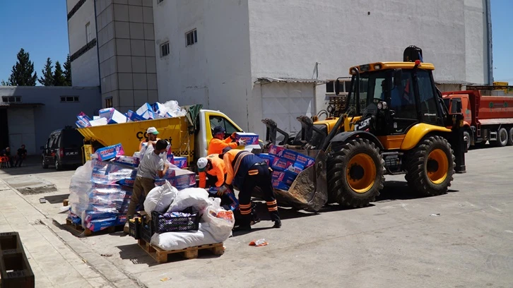 Şehitkamil'de 21 ton tüketim tarihi geçmiş ürün ele geçirildi