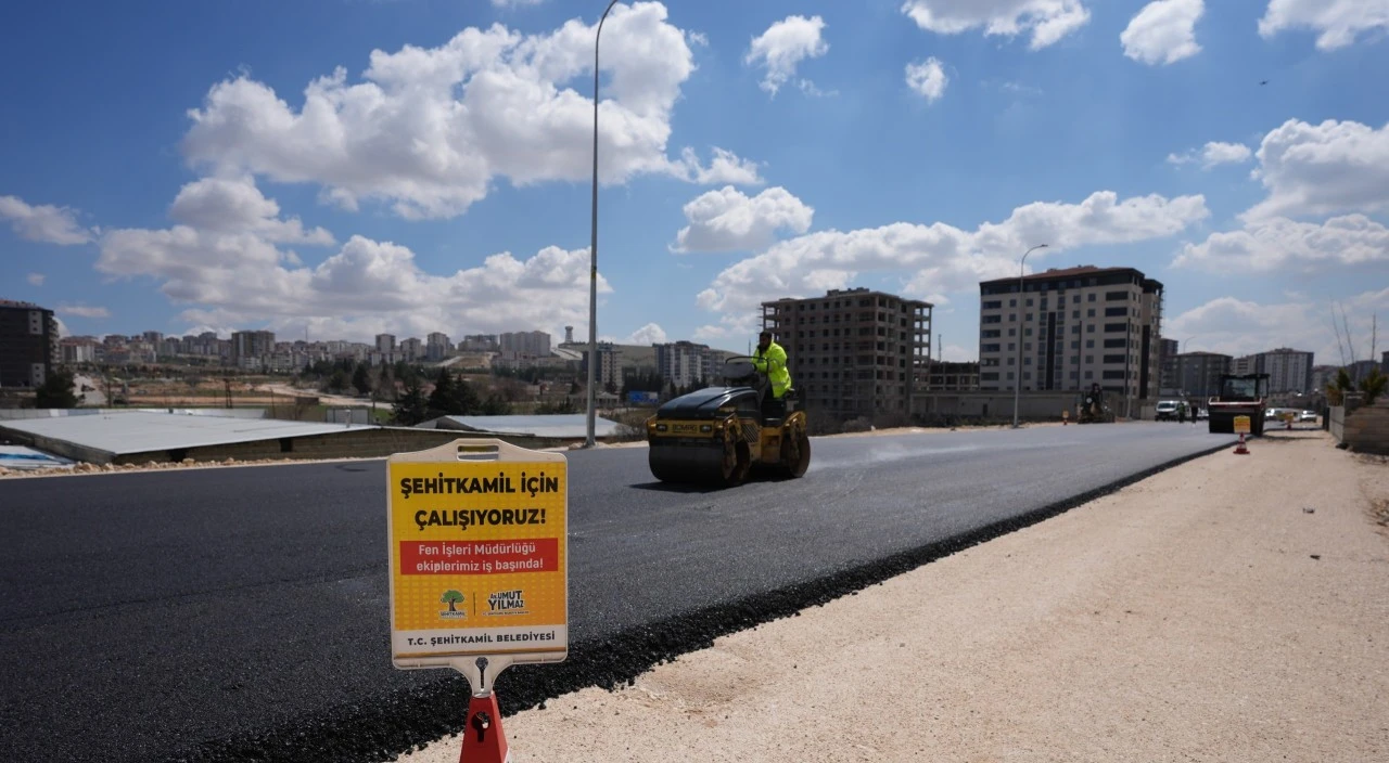Şehitkamil'de 6 ayda 165 bin ton asfalt serildi 