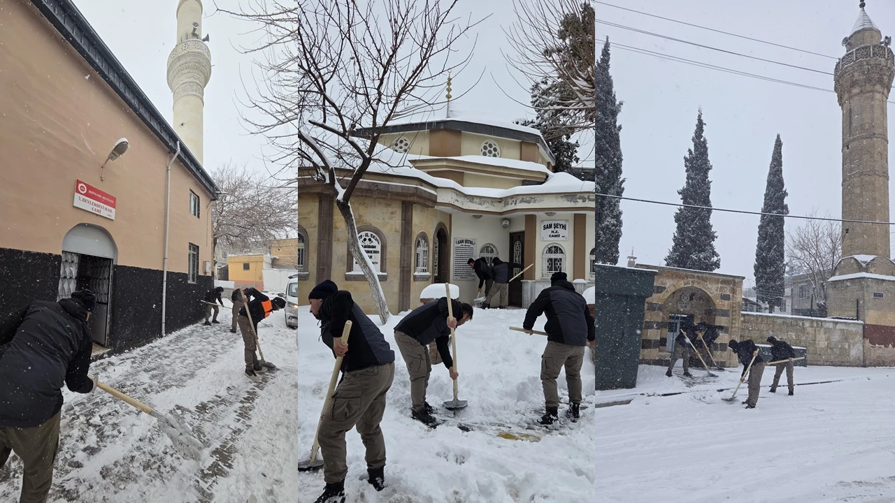 Şehitkamil'de camilerde kar temizleme &ccedil;alışması 