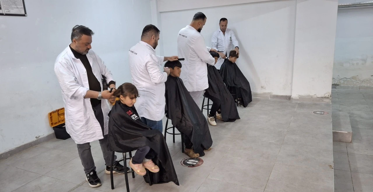Şehitkamil'den k&ouml;y okullarında bayram tıraşı etkinliği