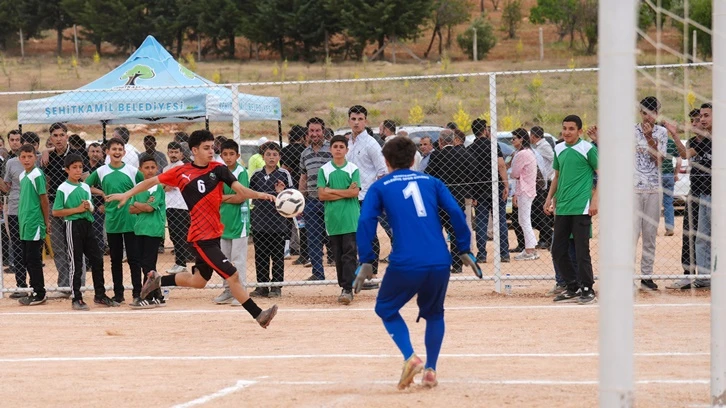 Şehitkamil'den, Öğümsöğüt’e futbol sahası