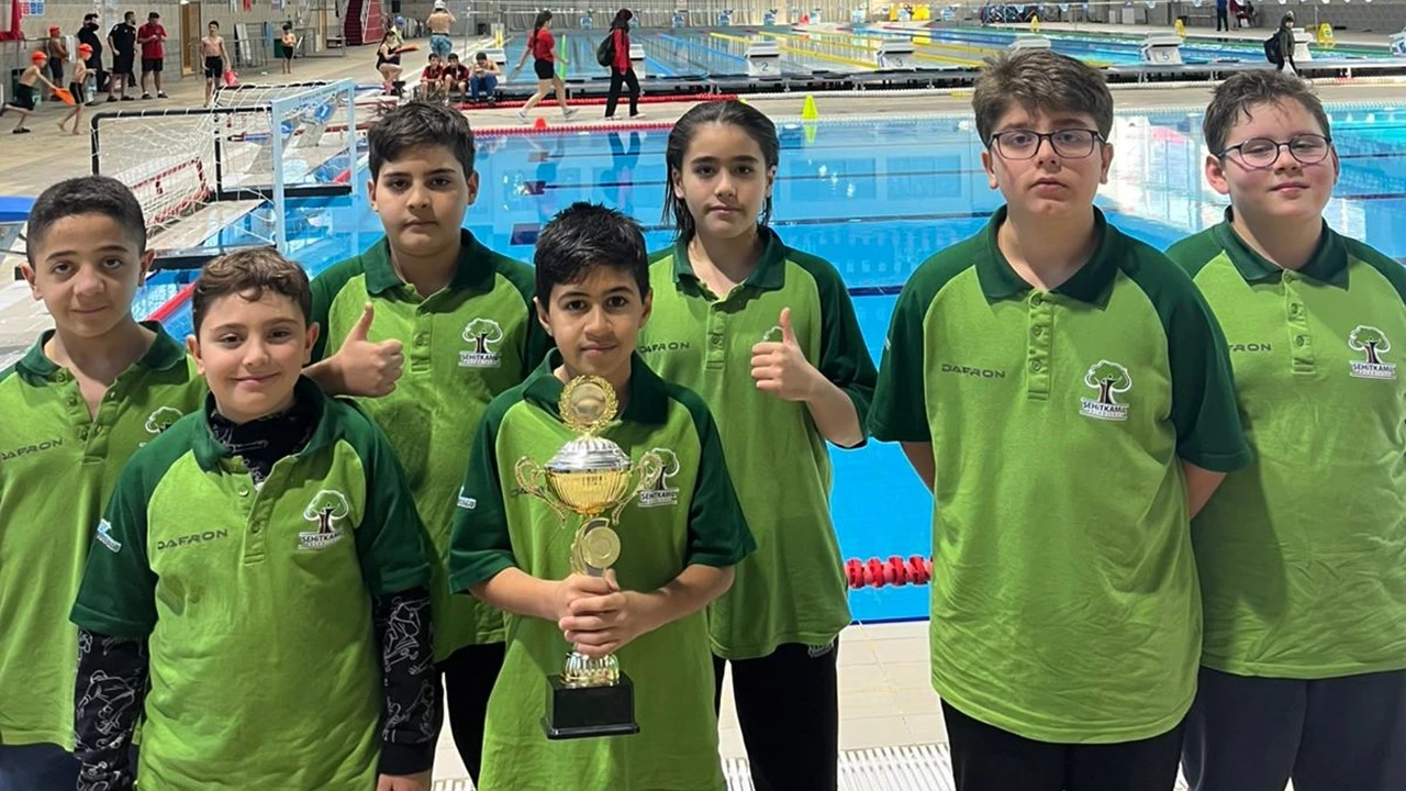 Şehitkamil'in gen&ccedil;lerinden &ccedil;ifte şampiyonluk