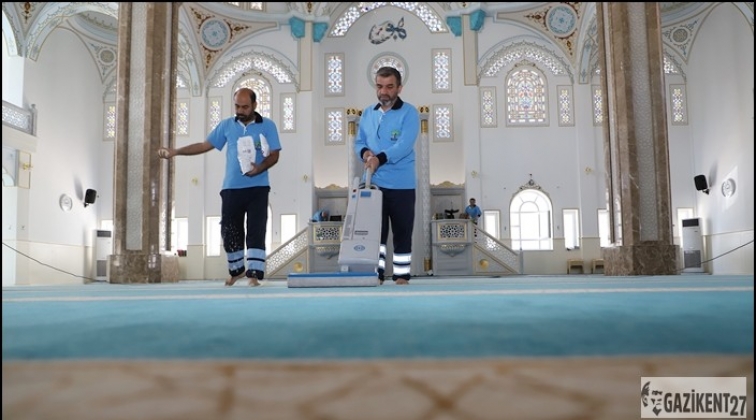 Şehitkamil'deki camilerde bayram temizliği