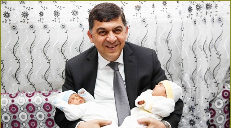 Sevin&ccedil;lerine ortak oldu