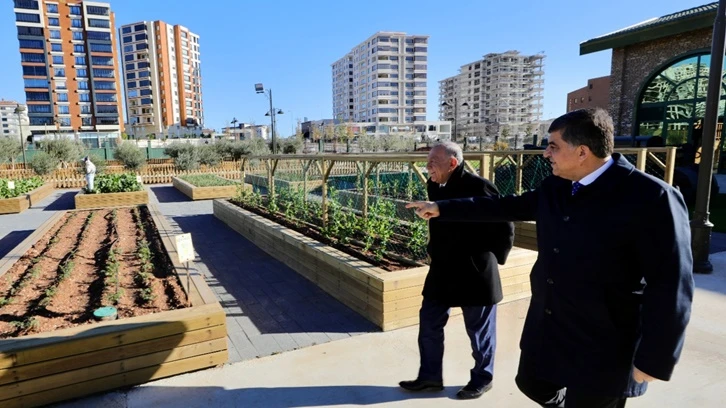 Seyhan Belediye Başkanı Akay, Şehitkamil'i gezdi