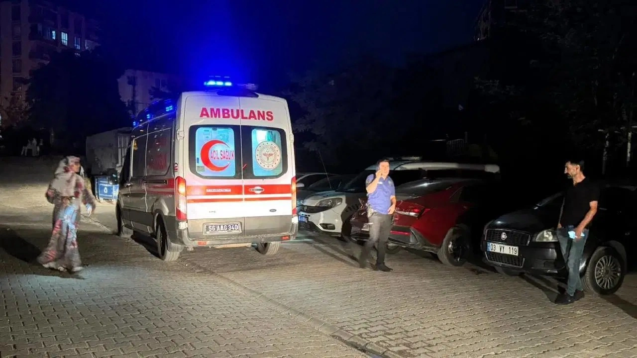 Siirt'te polis lojmanında yangın: 13 kişi hastaneye kaldırıldı!