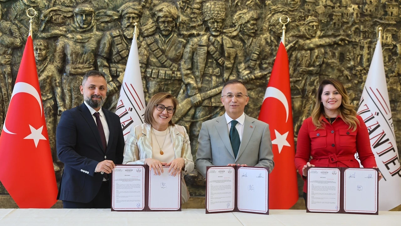 Sınavlara hazırlanan öğrencilere kaynak desteği sağlanacak.