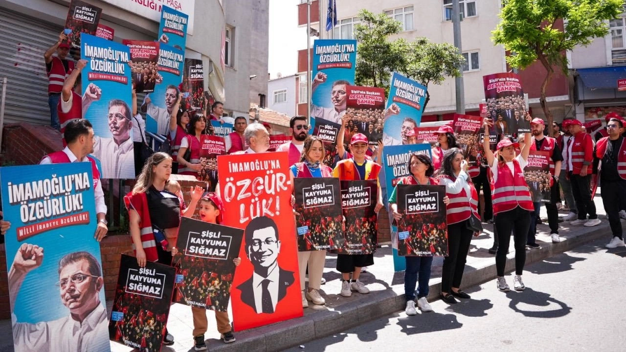 Şişli Belediye Meclisi’nin CHP’li üyelerinden 'durma' eylemi