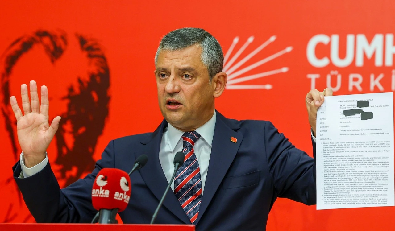 Son Dakika... Özgür Özel, AKP'ye hediyesini belgelerle açıkladı