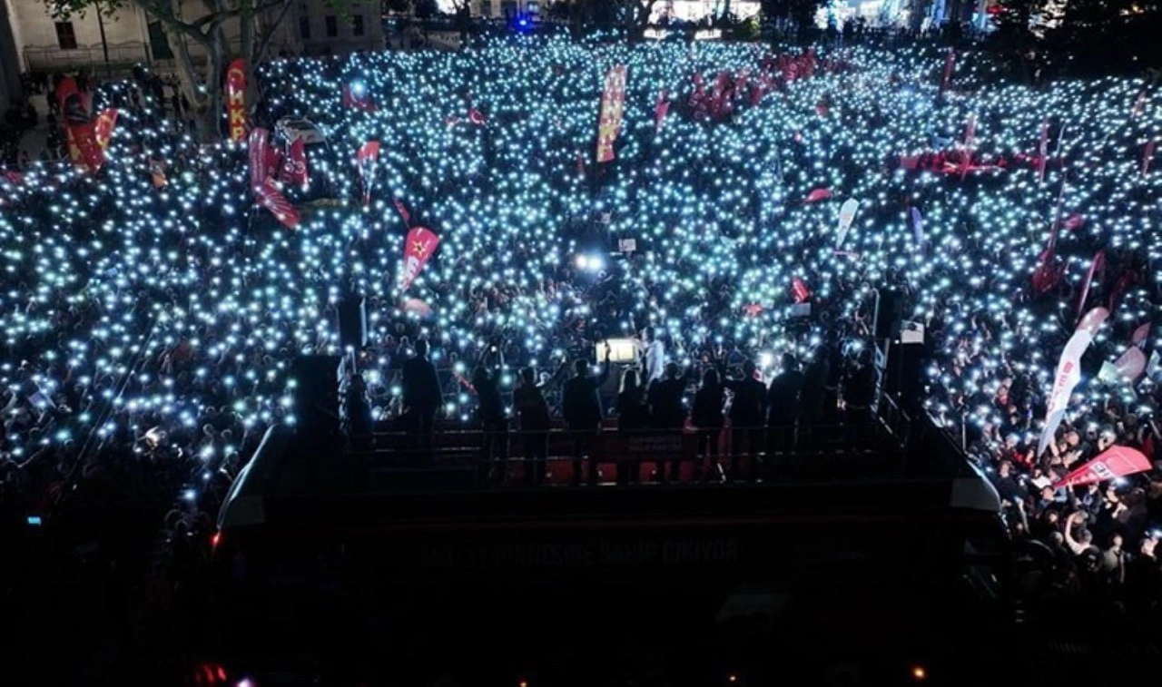 Son Dakika... Özgür Çelik duyurdu: CHP’nin İstanbul’daki yeni miting adresi belli oldu!