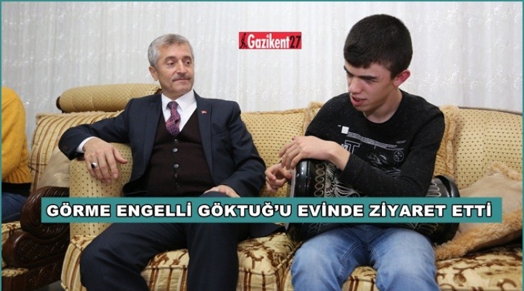 Sosyal medyadan evine davet etti