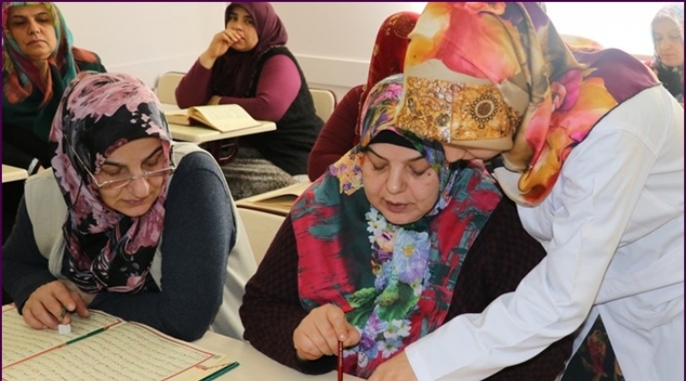 Sosyal tesiste Kur'an-ı Kerim öğreniyorlar