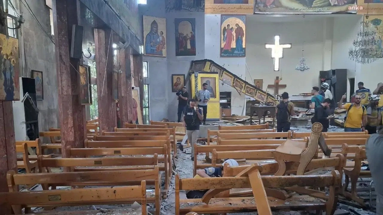 Suriyeli yetkililer, Şam'daki kilisede düzenlenen intihar saldırısında 22 kişinin öldüğünü açık