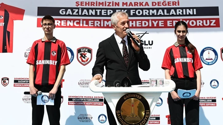 Tahmazoğlu, 160 bin öğrenciye lisanslı forma