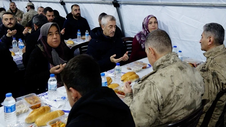 Tahmazoğlu, Adıyaman’da depremzedelerle iftar açtı