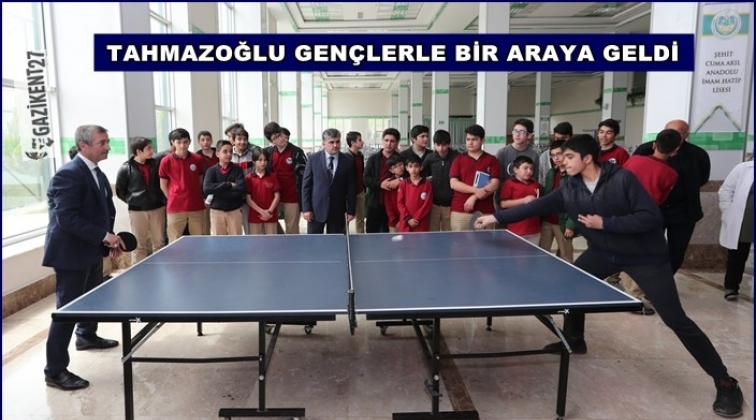 Tahmazoğlu gen&ccedil;lerle buluştu
