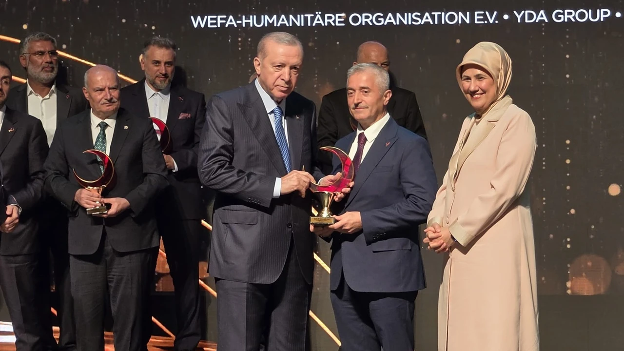 Tahmazoğlu'na &ldquo;Yılın Kurumsal Kan Bağış&ccedil;ısı&rdquo; &ouml;d&uuml;l&uuml;