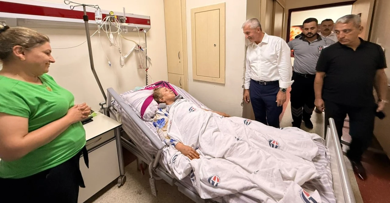 Tahmazoğlu'ndan hastalara moral ziyareti 