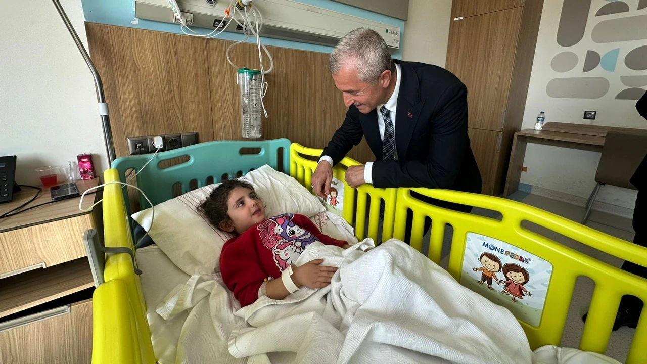 Tahmazoğlu'ndan Şehir Hastanesi'nde hasta ziyareti