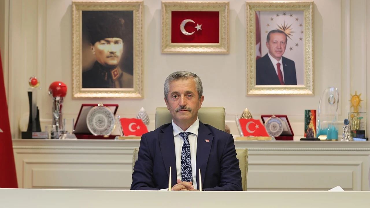 Tahmazoğlu, Öğretmenler Günü'nü kutladı