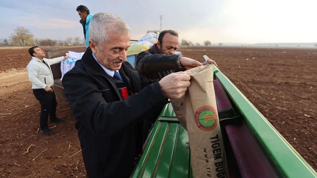 Tahmazoğlu, tohumları çiftçilerle birlikte toprakla buluşturdu