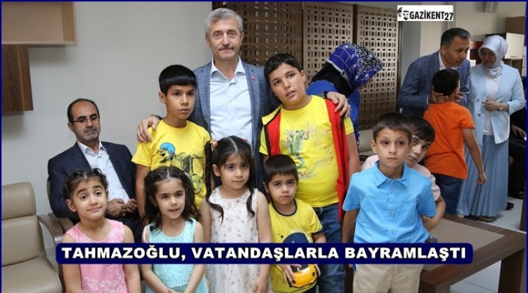 Tahmazoğlu, vatandaşlarla bayramlaştı