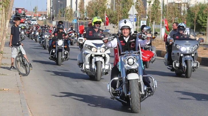 Tahmazoğlu ve Türk Chopper Gaziler için turladı...