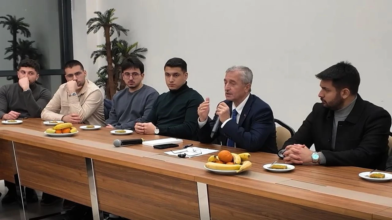 Tahmazoğlu, YKS&rsquo;de başarılı &ouml;ğrencilerle bir araya geldi