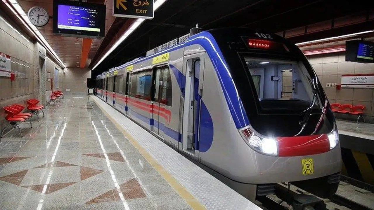 Tahran'da savaş alarmı: Metro istasyonları sığınak oluyor