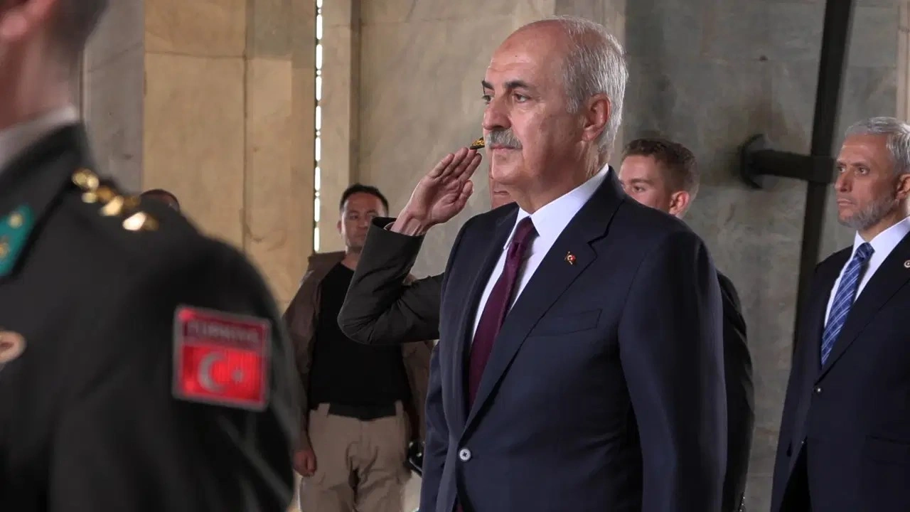 TBMM Başkanı Kurtulmuş'tan Anıtkabir'e ziyaret