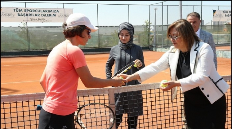 Tenis şampiyonası başladı