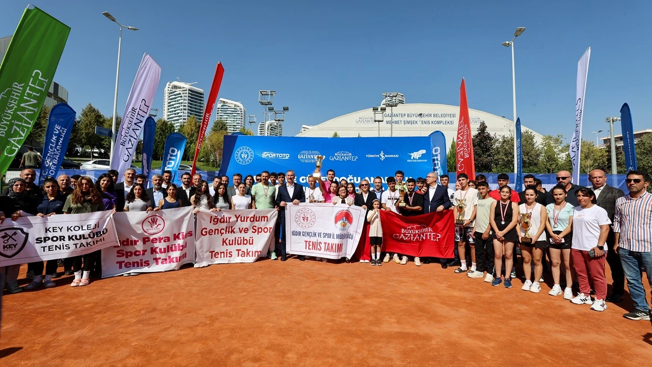 Tenis Şampiyonası’nın ödül töreni yapıldı