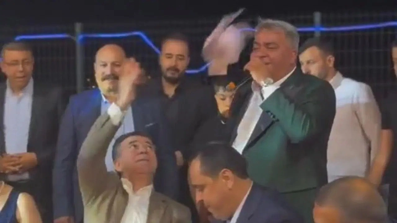 Tepki çeken o anlar kamerada: AKP'li belediye başkanları düğünde tomarla para saçtı