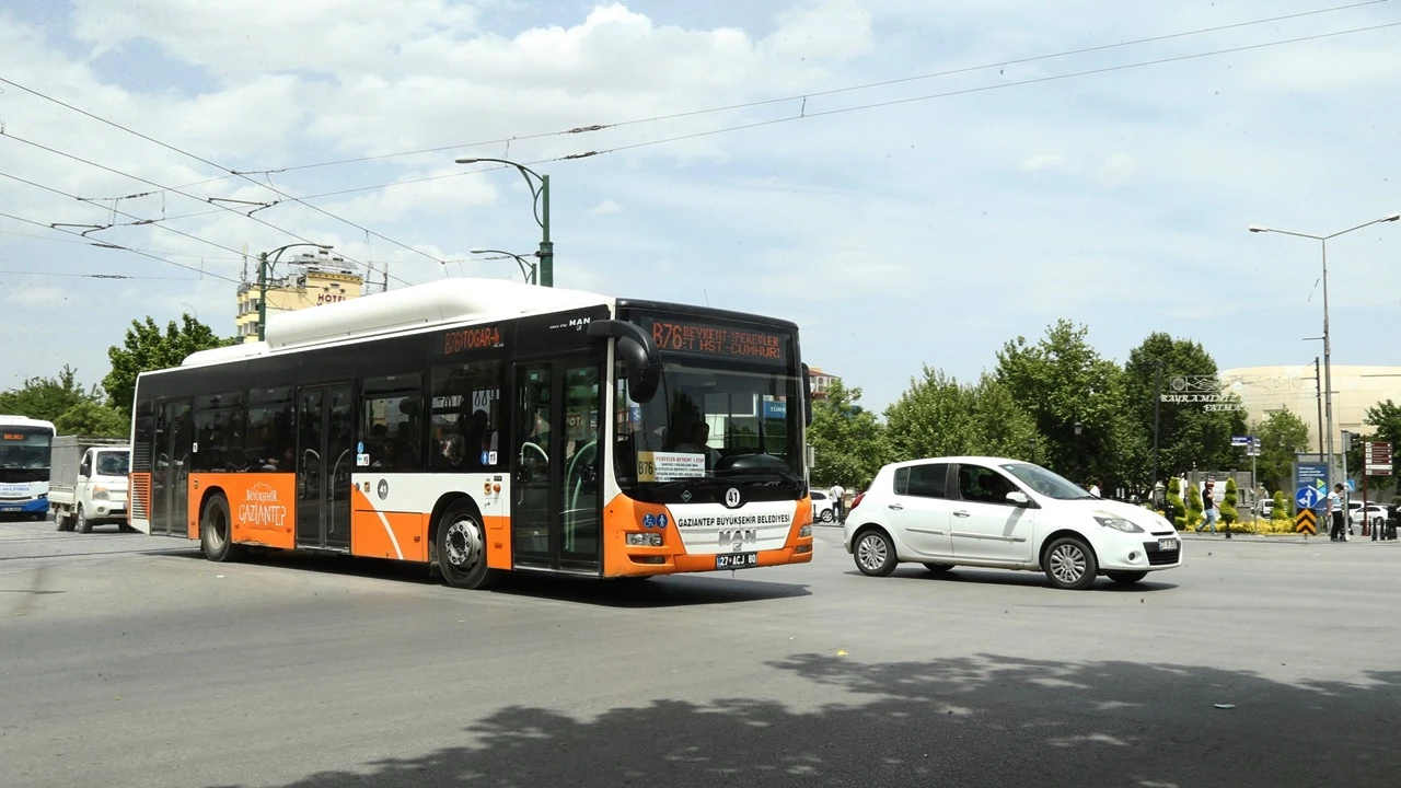 Toplu taşımada öğrencilere 1 TL'ye biniş imkanı