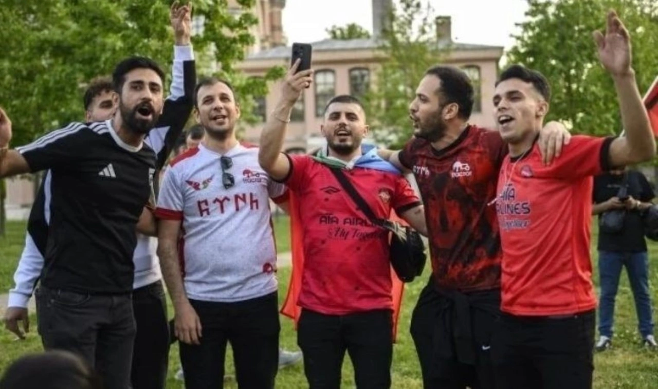 Traktör taraftarları, şampiyonluğu İstanbul'da kutladı
