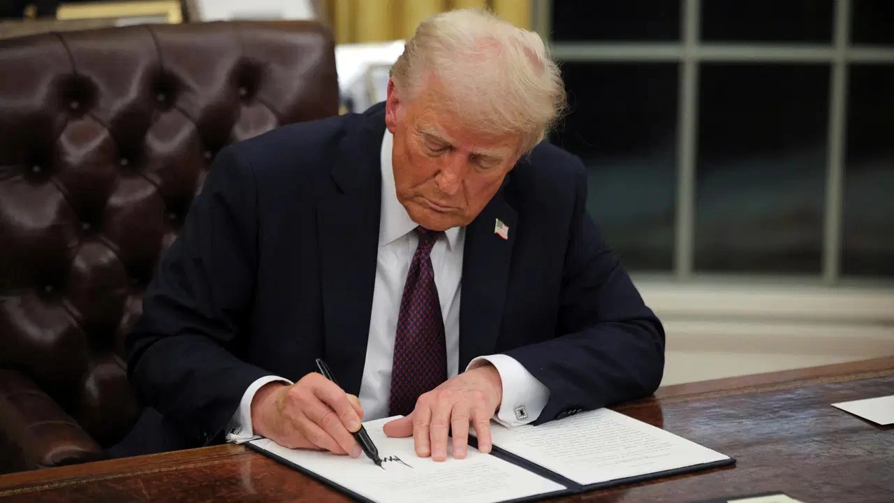 Trump'tan yeni kararname: 12 ülkenin vatandaşlarına 'giriş yasağı' getirildi