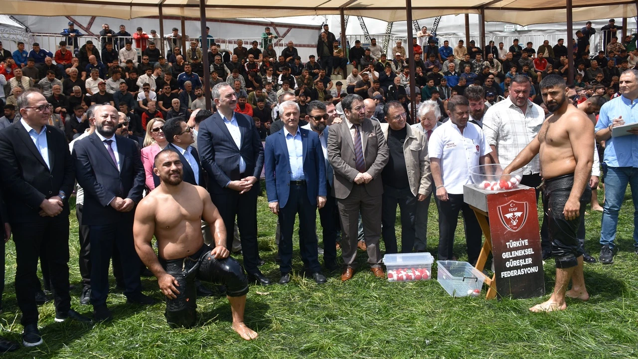 T&uuml;rkiye Yağlı Pehlivan G&uuml;reş Ligi m&uuml;sabakaları başladı