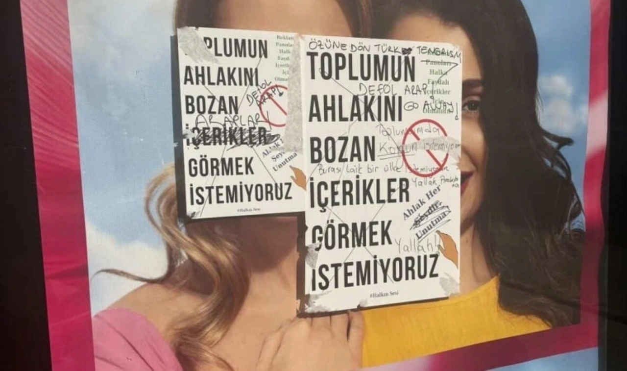 Ümraniye'de 'gülümseyen kadınlara' sansür: 'Toplumun ahlakını bozan...'